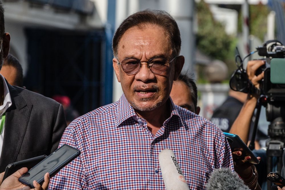 Datuk Seri Anwar Ibrahim speaks to reporters after giving his statement to the police at Bukit Aman in Kuala Lumpur October 16, 2020. u00e2u20acu201d Picture by Firdaus Latif