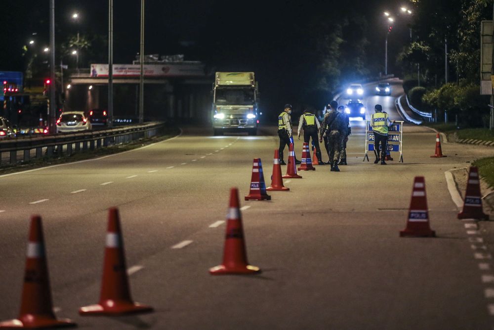 Police and Armed Forces personnel set up a roadblock on Jalan Ipoh as the conditional movement control order was reintroduced at the stroke of midnight on October 14, 2020. u00e2u20acu201d Picture by Hari Anggara