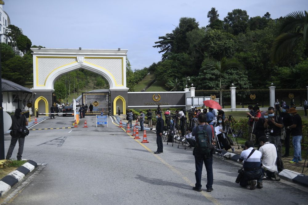 Members of the media wait for Datuk Seri Anwar Ibrahimu00e2u20acu2122s arrival at Istana Negera, Kuala Lumpur October 13, 2020. u00e2u20acu201d Bernama pic