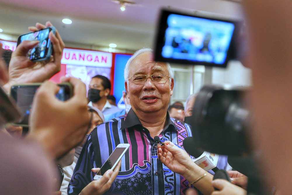 Datuk Seri Najib Razak is pictured at Menara Datou00e2u20acu2122 Onn in Kuala Lumpur October 26, 2020. u00e2u20acu201d Picture by Ahmad Zamzahuri