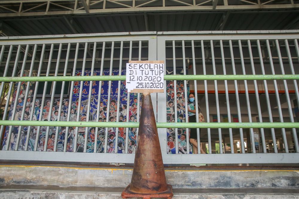 A notice of closure is seen at the entrance of SJK (C) Yak Chee in Puchong October 12, 2020. u00e2u20acu201d Picture by Choo Choy May