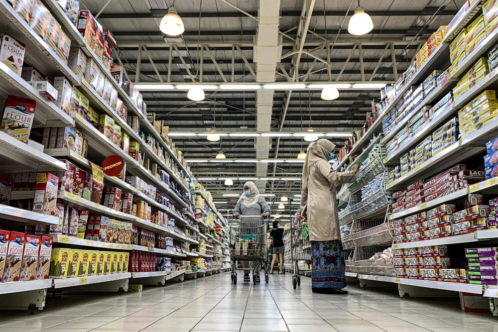 People visit the Giant supermarket in Batu Caves to stock up on some goods before conditional movement control order (CMCO) begins, October 13, 2020. u00e2u20acu201d Picture by Hari Anggara