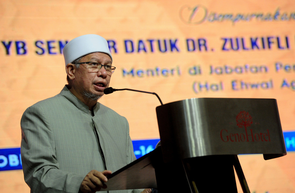 Datuk Seri Zulkifli Mohamad AI-Bakri speaksduring the closing ceremony for the national Tilawah and Hafazan Al-Quran Kafa event in Shah Alam October 4, 2020. u00e2u20acu201d Bernama pic