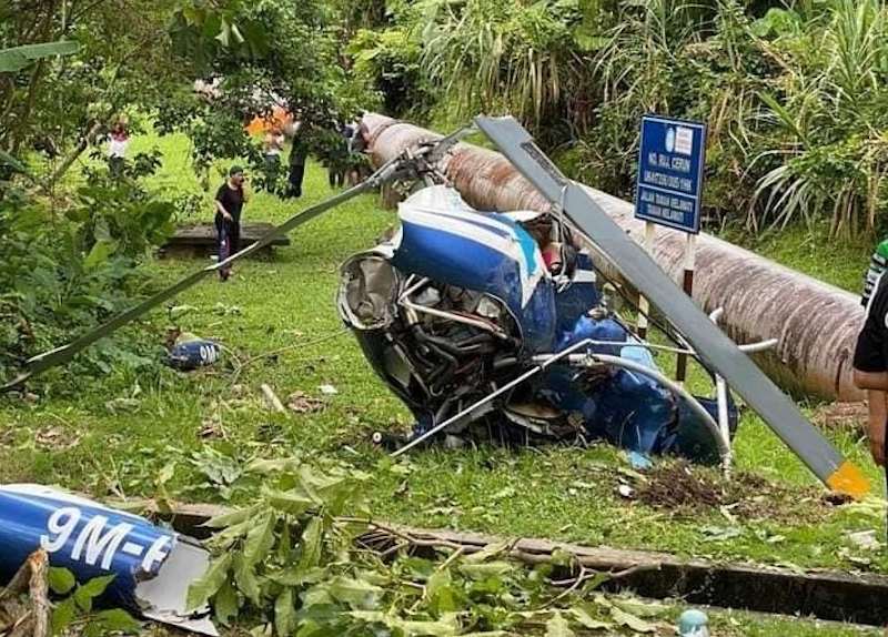 Dua helikopter terhempas dalam satu kejadian di Taman Melawati, Ampang, di sini kira-kira jam 12 tengah hari tadi. u00e2u20acu2022 Foto ihsan Facebook/Zamrud