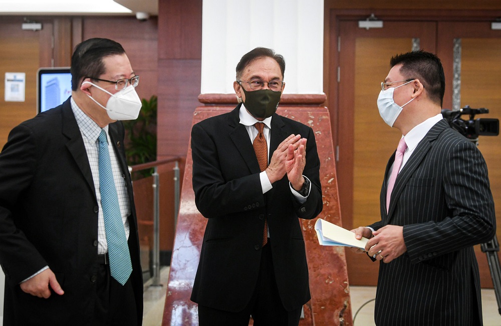 (From left) Bagan MP Lim Guan Eng, Opposition Leader Datuk Seri Anwar Ibrahim and Teluk Intan MP Nga Kor Ming at the Parliament in Kuala Lumpur November 5, 2020. u00e2u20acu201d Bernama pic 