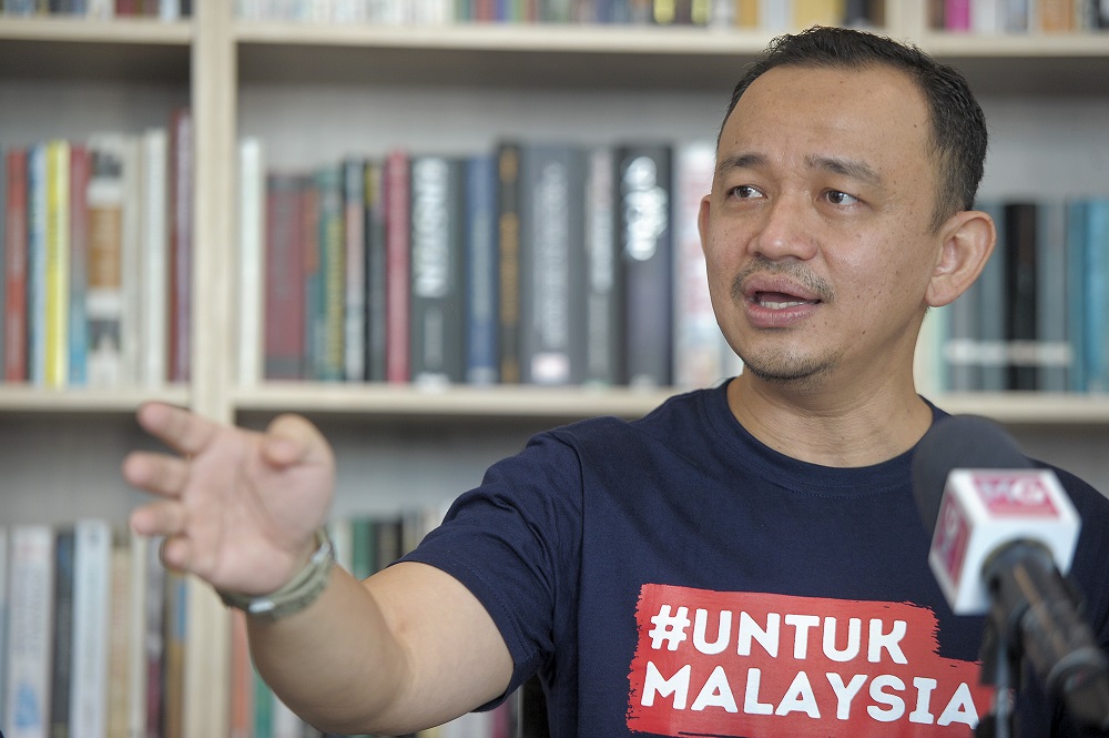 UntukMalaysia chairman Maszlee Malik speaks to reporters at a press conference during the launch of the movement, in Cyberjaya November 11, 2020. u00e2u20acu201d Picture by Shafwan Zaidon