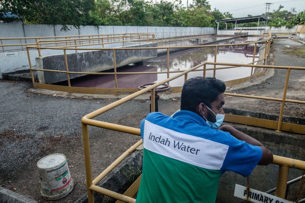 A worker looks on at an Indah Water treatment plant in Rawang November 10, 2020. u00e2u20acu201d Picture by Firdaus Latif