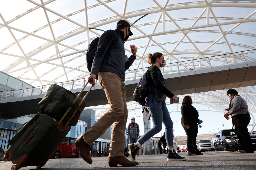 Passengers depart Hartsfieldu00e2u20acu201cJackson Atlanta International Airport ahead of the Thanksgiving holiday during the coronavirus disease pandemic, in Atlanta, Georgia November 23, 2020. u00e2u20acu2022 Reuters pic