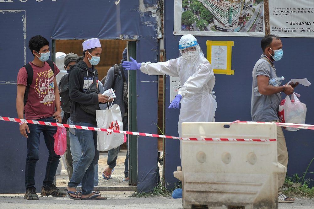 Frontliners in full personal protective equipment (PPE) conducting tests on workers at a construction site within the Sentul area in Kuala Lumpur November 29, 2020. u00e2u20acu201d Bernama pic