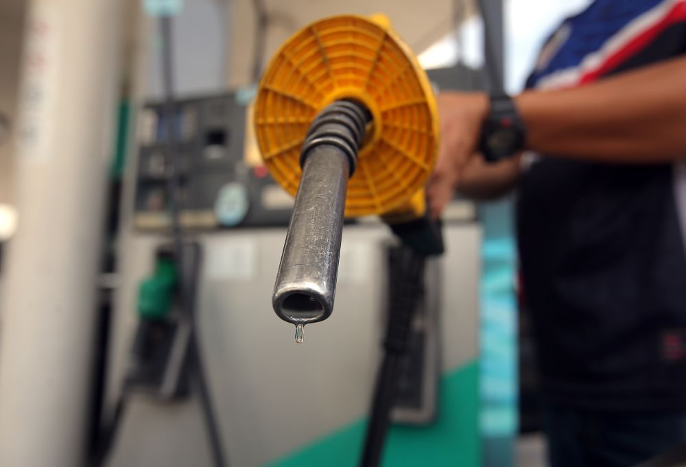 A man refuels his motorcycle at a Petronas petrol station in Ipoh November 2, 2020. u00e2u20acu201d Picture by Farhan Najib