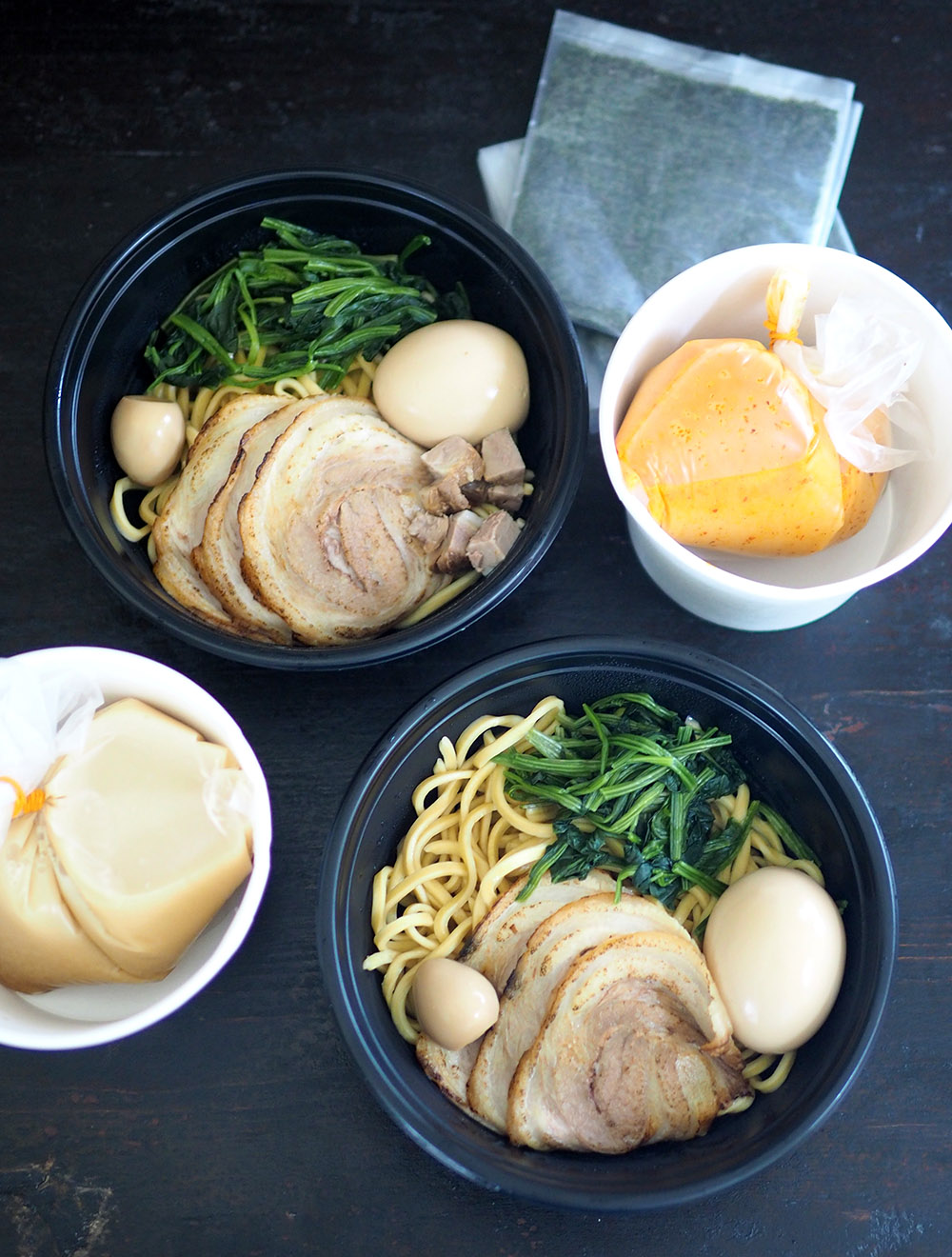 店家贴心的服务，让食客只需加热汤头，即可享受到横滨的美味拉面。-Lee Khang Yi摄-