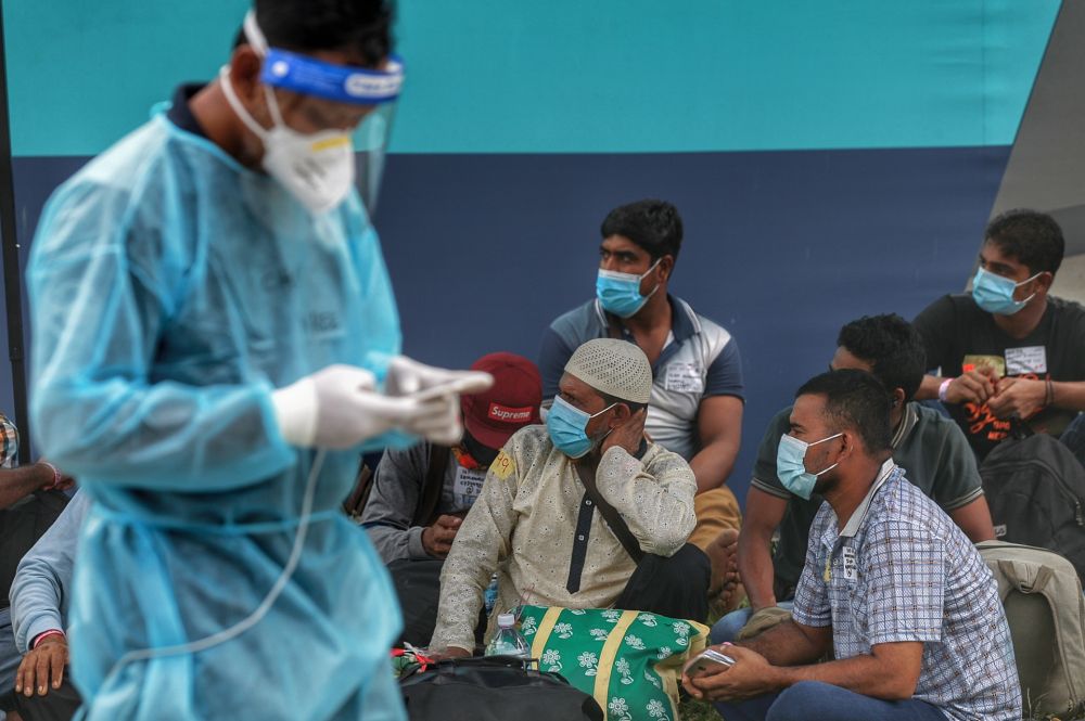 Sky Meridien construction workers wait to be transported to the Sungai Buloh and Kuala Lumpur hospitals after several tested positive for Covid-19 November 29, 2020.  u00e2u20acu201d Picture by Ahmad Zamzahuri