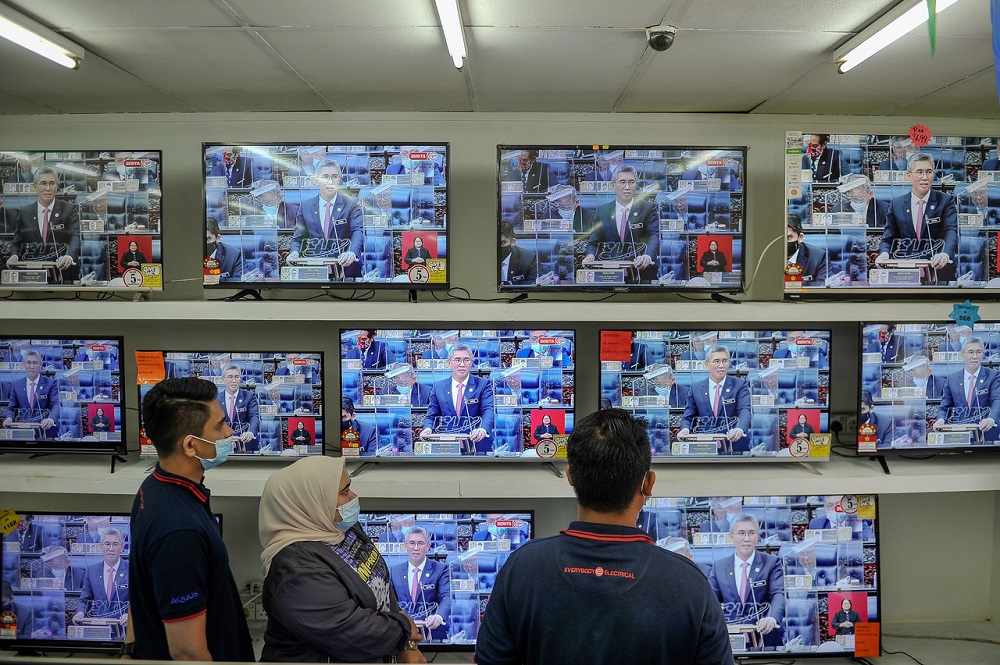 People watch Finance Minister Datuk Seri Tengku Zafrul Abdul Aziz speaking during the winding-up debate on the Supply Bill 2021 in the Dewan Rakyat today, November 26, 2020. u00e2u20acu2022 Bernama pic