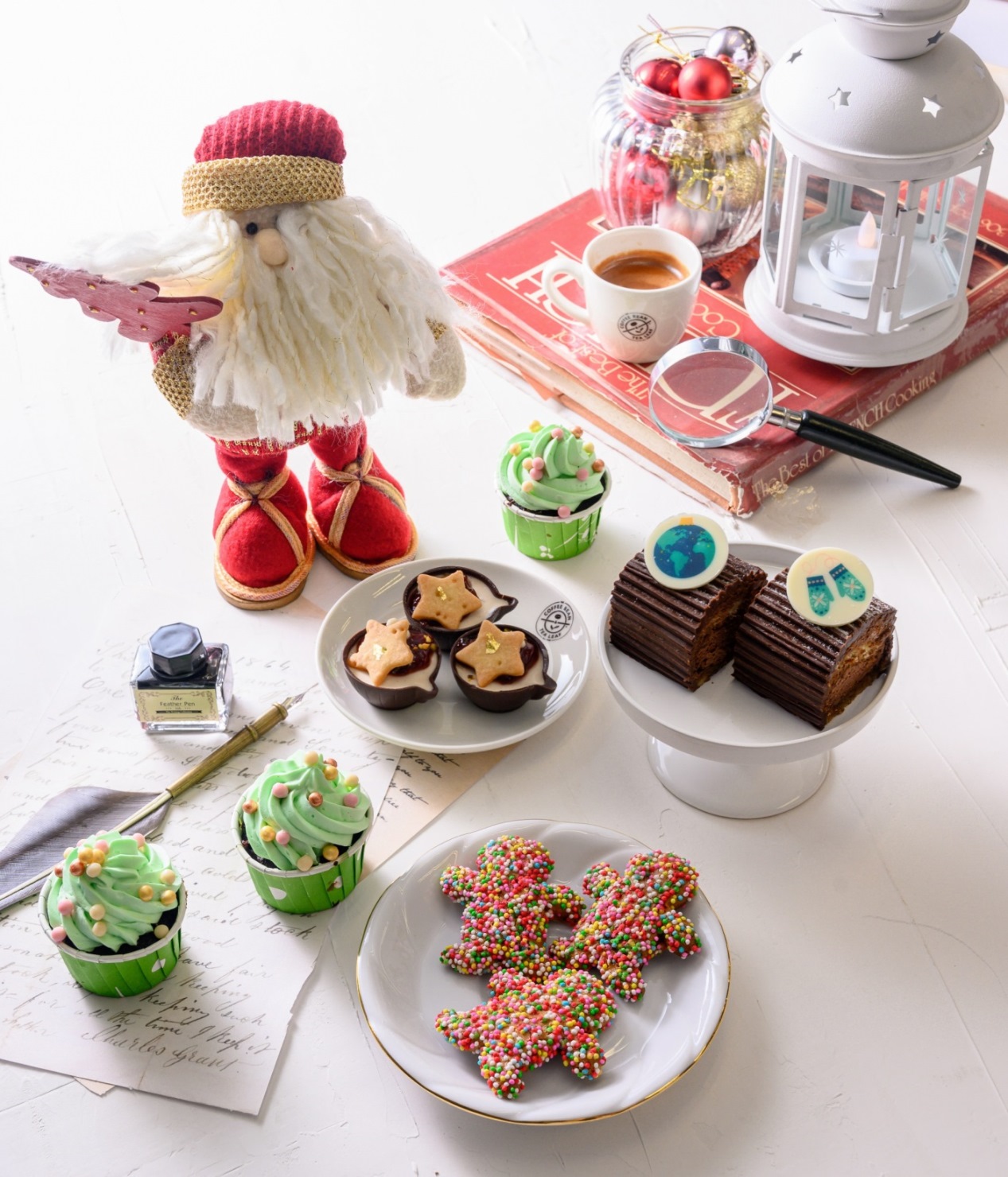 爱丽丝茶会配套(Alice’s Tea Party)。-The Coffee Bean & Tea Leaf提供-