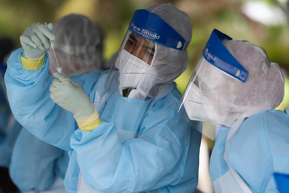 Health workers examine a sample collected from residents at the Dewan Masyarakat Taman Meru 3 in Klang December 2, 2020. u00e2u20acu201d Picture by Yusof Mat Isa