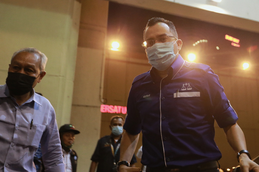 Umno Youth chief Datuk Asyraf Wajdi Dusuki (right) arrives at Menara Datou00e2u20acu2122 Onn the BN Supreme council meeting December 8, 2020. u00e2u20acu201d Picture by Ahmad Zamzahuri