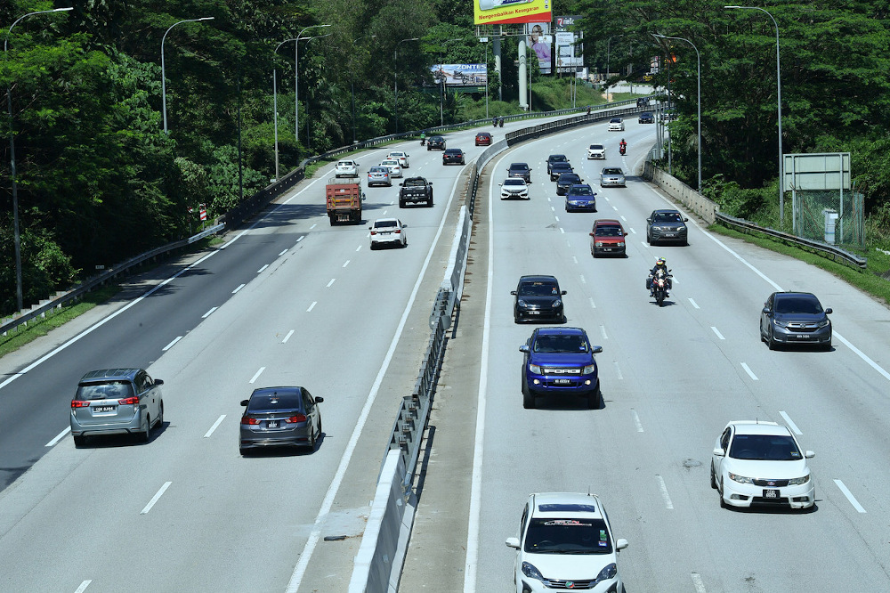 A view of the traffic near the Gombak toll plaza December 27, 2020. u00e2u20acu201d Bernama pic