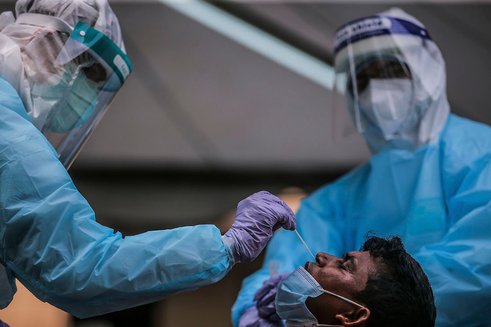 Health workers conduct a Covid-19 screening test on local and foreign workers at Central Spectrum, Pulau Indah, December 10, 2020. u00e2u20acu201d Picture by Hari Anggara