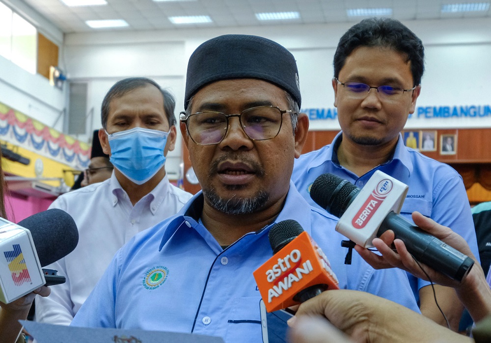 Minister Datuk Khairuddin Aman Razali speaks to reporters in Seri Iskandar September 4, 2020. u00e2u20acu201d Bernama pic