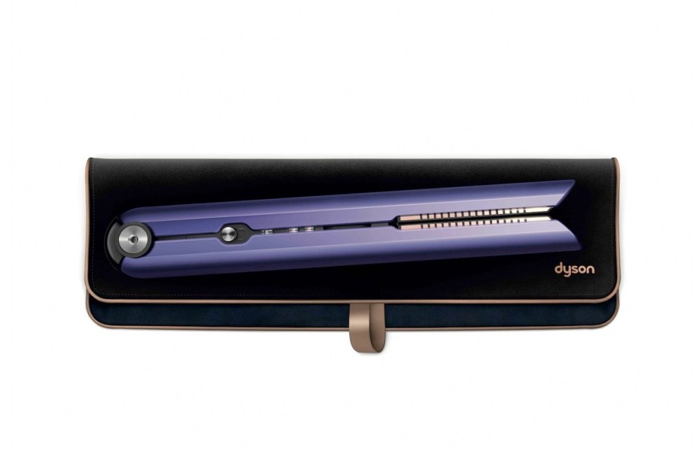戴森融合六种金属，透过精密的面板切割技术，有效减轻直发器对头发的伤害。-图摘自官网-