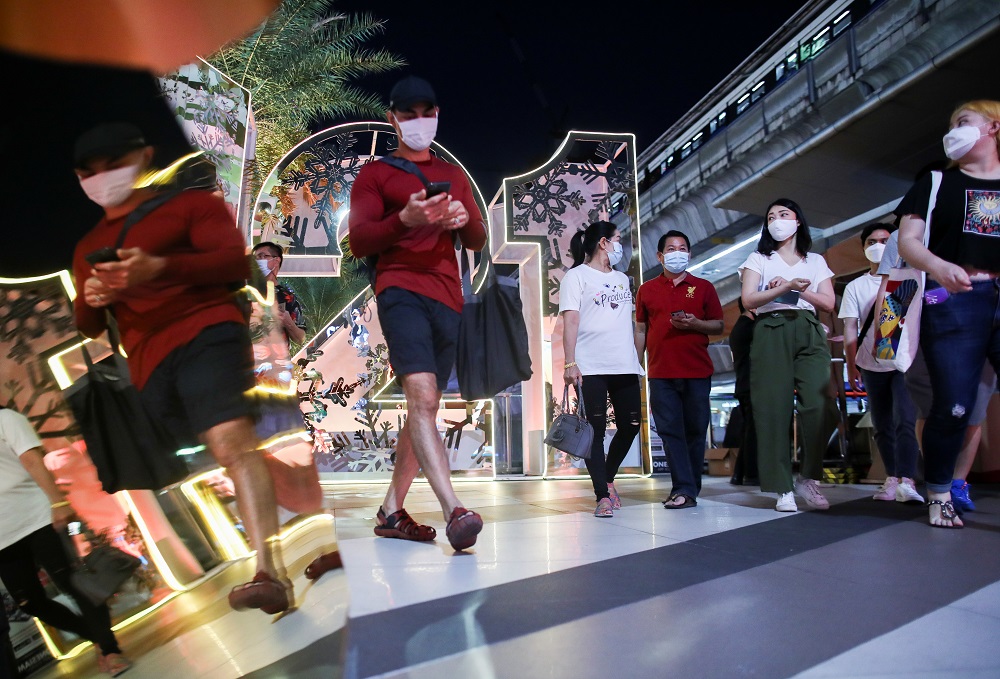 People visit shopping centre to celebrate New Year Eve during the coronavirus disease outbreak in Bangkok December 31, 2020. u00e2u20acu201d Reuters pic