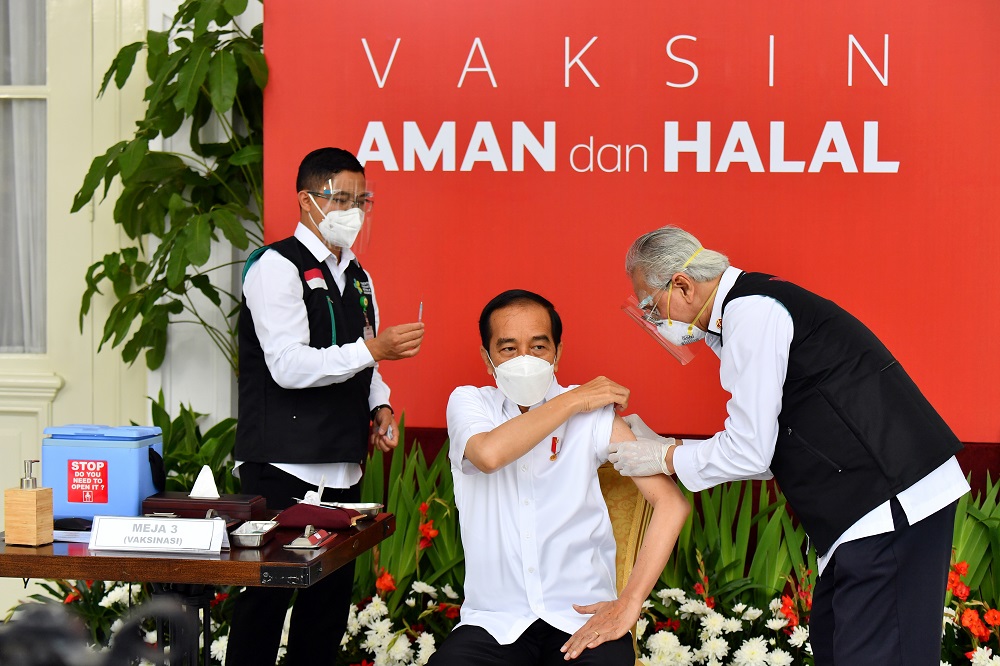 Indonesian President Joko Widodo receives a shot of Covid-19 vaccine at the Merdeka Palace in Jakarta January 13, 2021. u00e2u20acu201d Picture courtesy of Agus Suparto/Indonesian Presidential Palace/Handout via Reuters