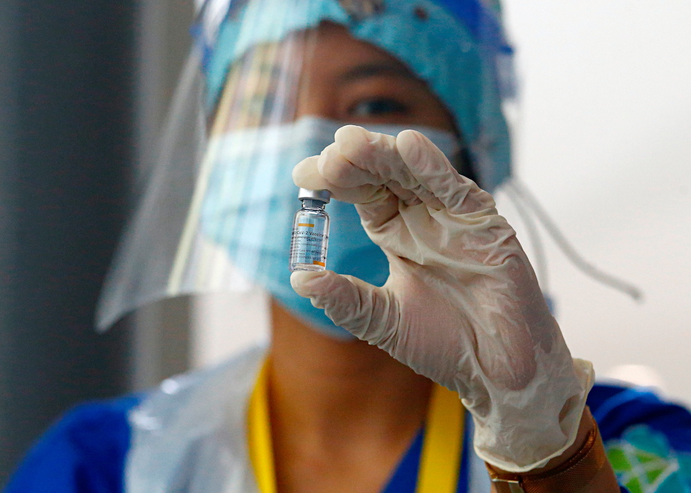 A medical worker shows a bottle of the Sinovac vaccine at the emergency hospital for the coronavirus disease patients in the Athlete Village in Jakarta, Indonesia, January 27, 2021. u00e2u20acu201d Reuters picnnnnn