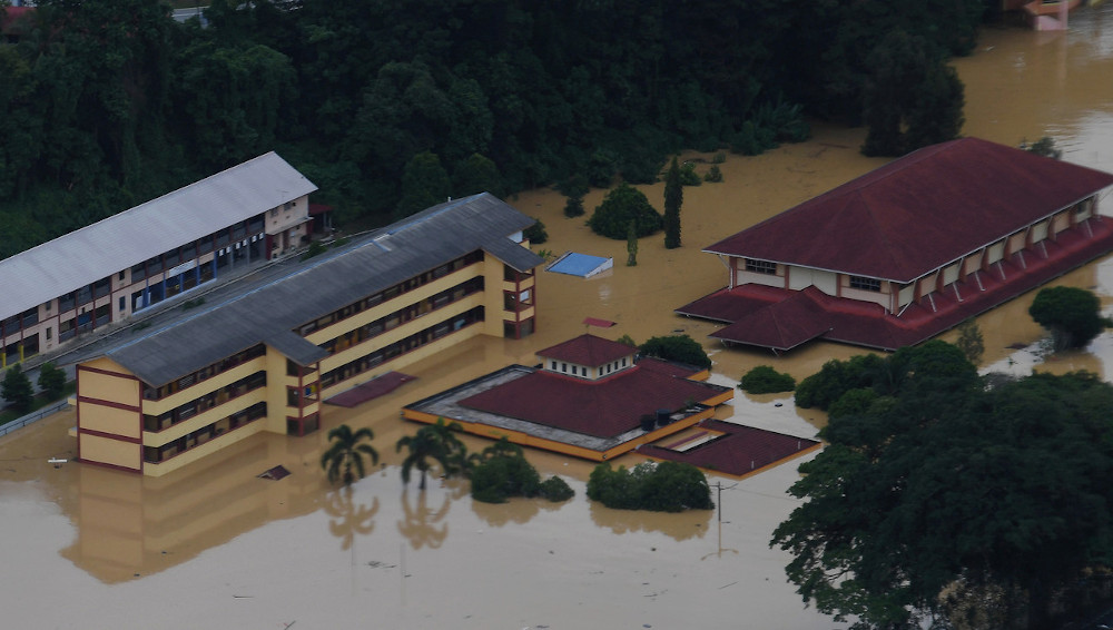 Clifford High School in Lipis, Pahang, almost submerged in floodwaters after heavy rains fell for more than three days, January 4, 2021. u00e2u20acu201d Bernama pic 