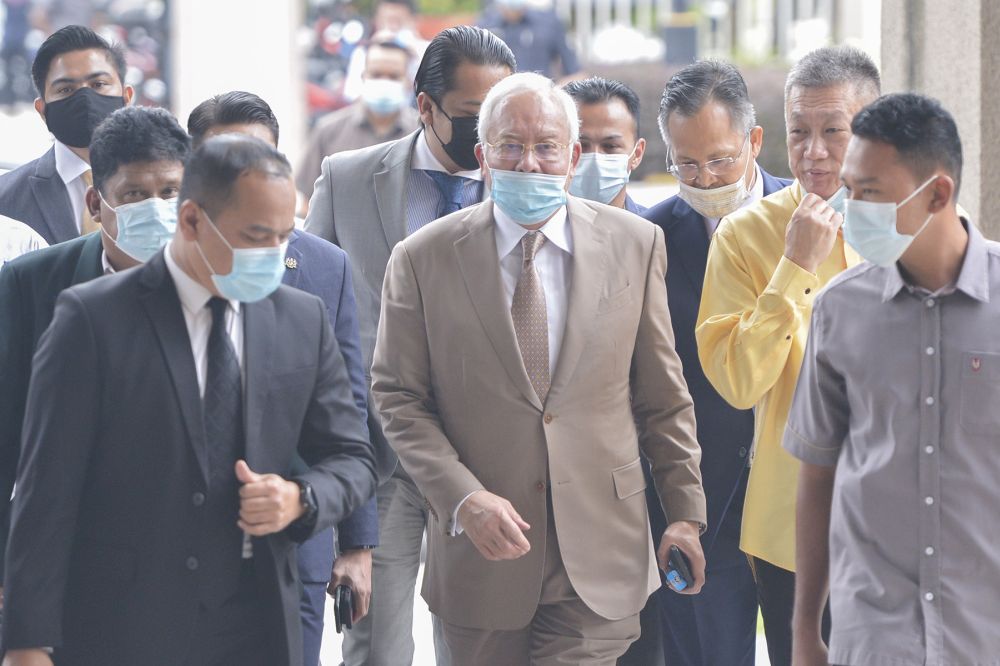 Datuk Seri Najib Razak arrives at the Kuala Lumpur High Court January 7, 2021. u00e2u20acu201d Picture by Miera Zulyana
