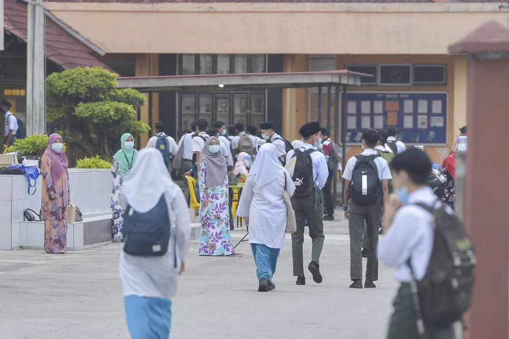 Sekolah Menengah Kebangsaan Meru students who are taking the SPM examination return to school amid the movement control order January 20, 2021. u00e2u20acu201d Picture by Miera Zulyanann