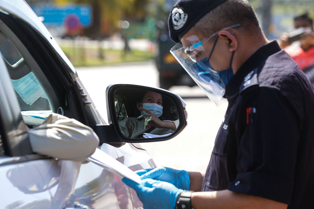 Northern Seberang Perai District Police Chief ACP Noorzainy Mohd Noor speaks to a motorist at a roadblock near the Bertam Toll Plaza, February 5, 2021. u00e2u20acu201d Picture by Sayuti Zainudin