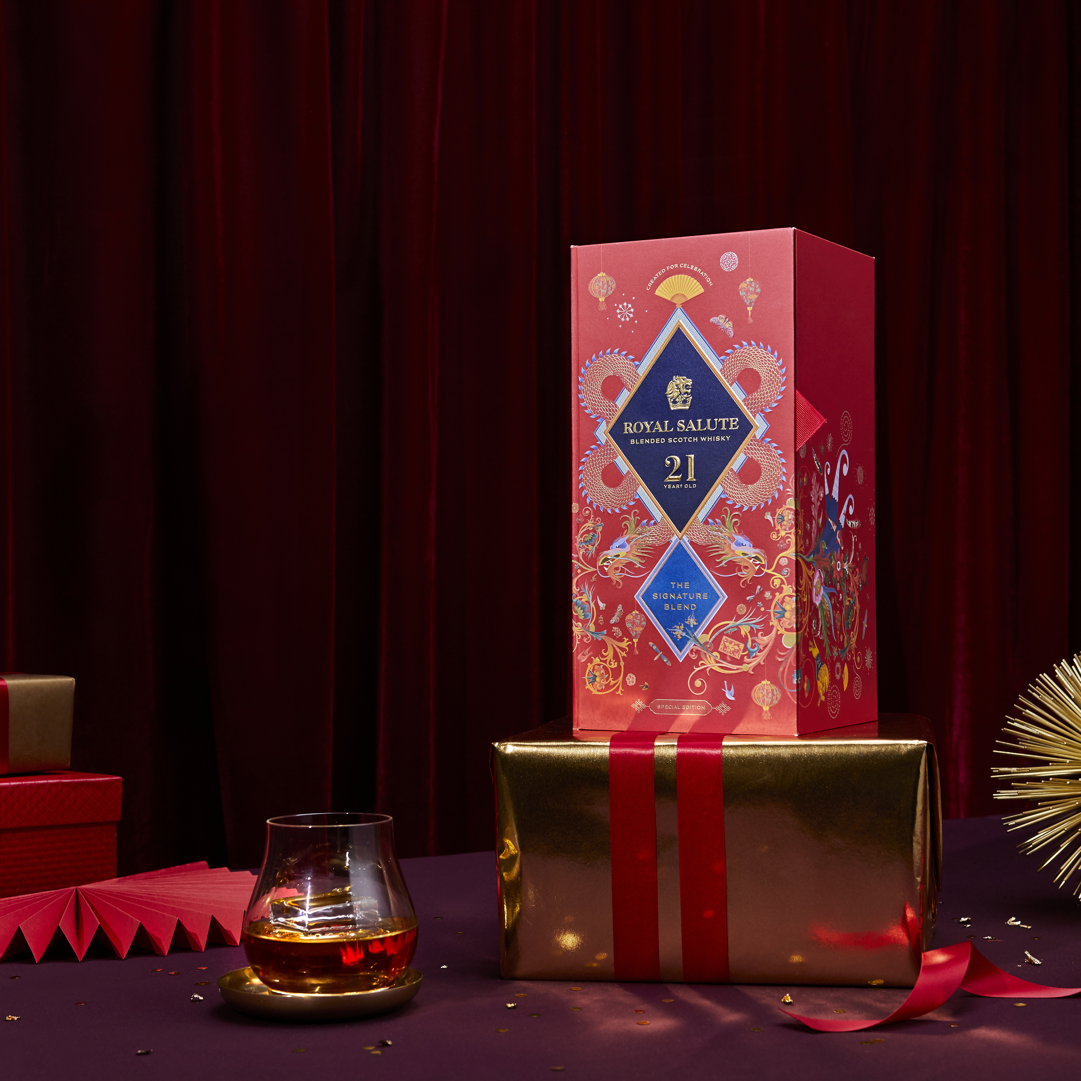 皇家礼炮希望藉此设计，祝福购买这款酒或收到这款酒的人和家庭，在新的一年中健康幸福。-Royal Salute供图-