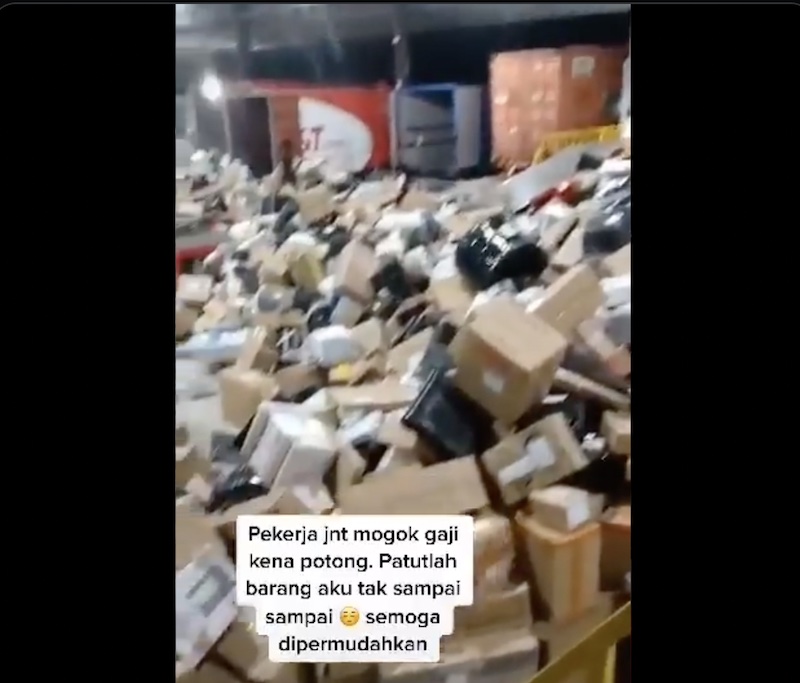 The viral video showed J&T workers roughly handling parcels in a warehouse in Perak. u00e2u20acu201d Screenshot via Twitter/@ixzulazimn