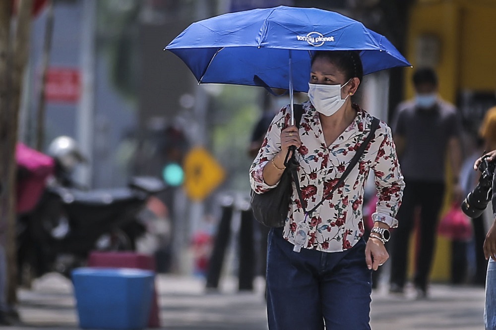 People were face masks during the movement control order, in Kuala Lumpur city centre February 16, 2021. u00e2u20acu201d Picture by Hari Anggara