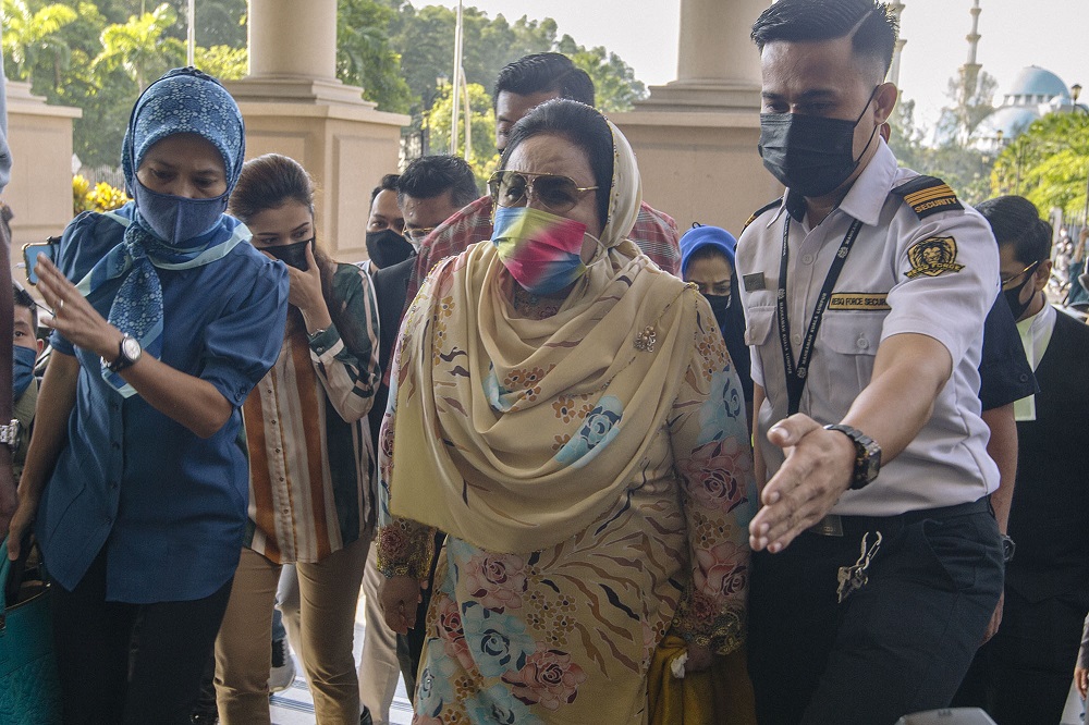 Datin Seri Rosmah Mansor arrives at the High Court in Kuala Lumpur February 18, 2021. u00e2u20acu201d Picture by Firdaus Latif