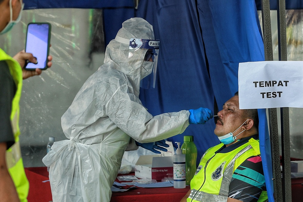 Health workers collect swab samples to test for Covid-19 at Dewan Kebajikan Gombak Setia February 20, 2021. u00e2u20acu201d Picture by Ahmad Zamzahuri