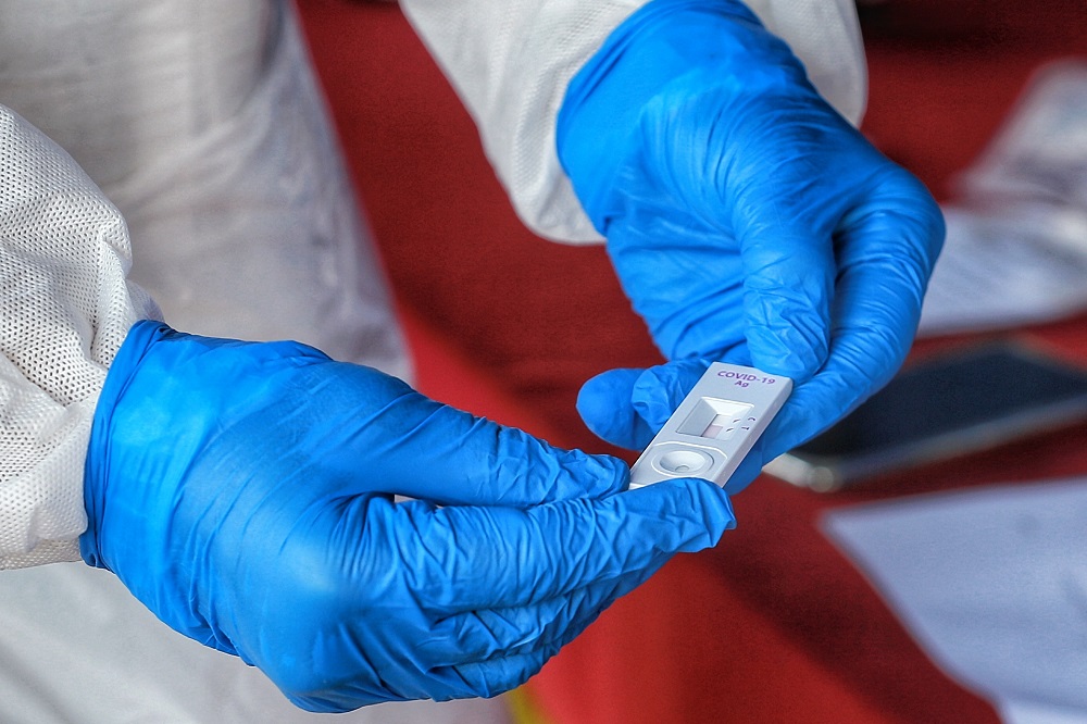 Health workers collect swab samples to test for Covid-19 at Dewan Kebajikan Gombak Setia February 20, 2021. u00e2u20acu201d Picture by Ahmad Zamzahuri