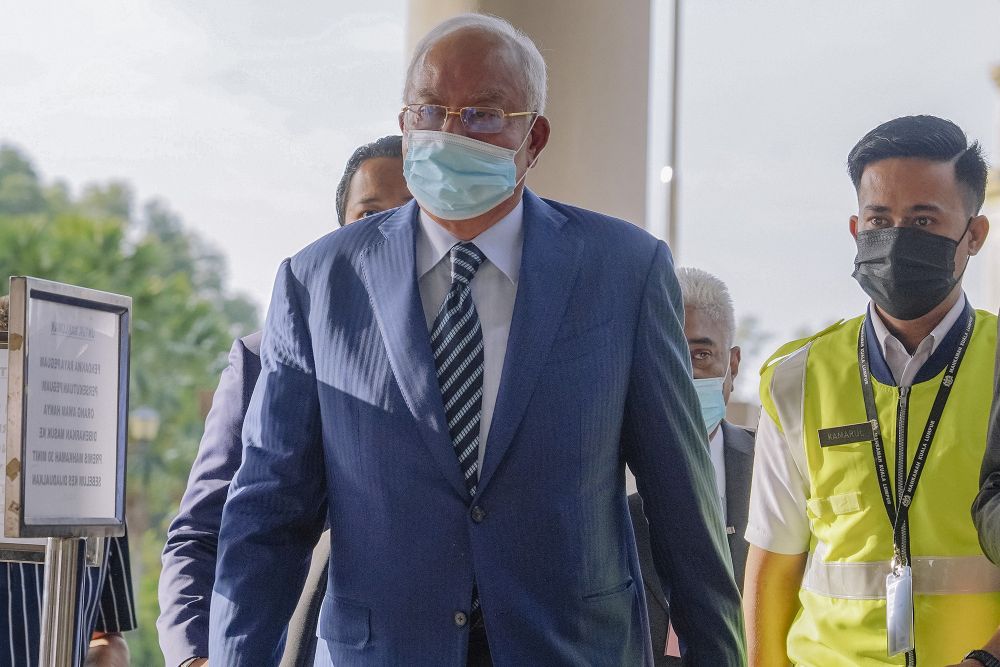 nDatuk Seri Najib Tun Razak arrives at the Kuala Lumpur Court Complex February 8, 2021. u00e2u20acu201d Picture by Firdaus Latifnn