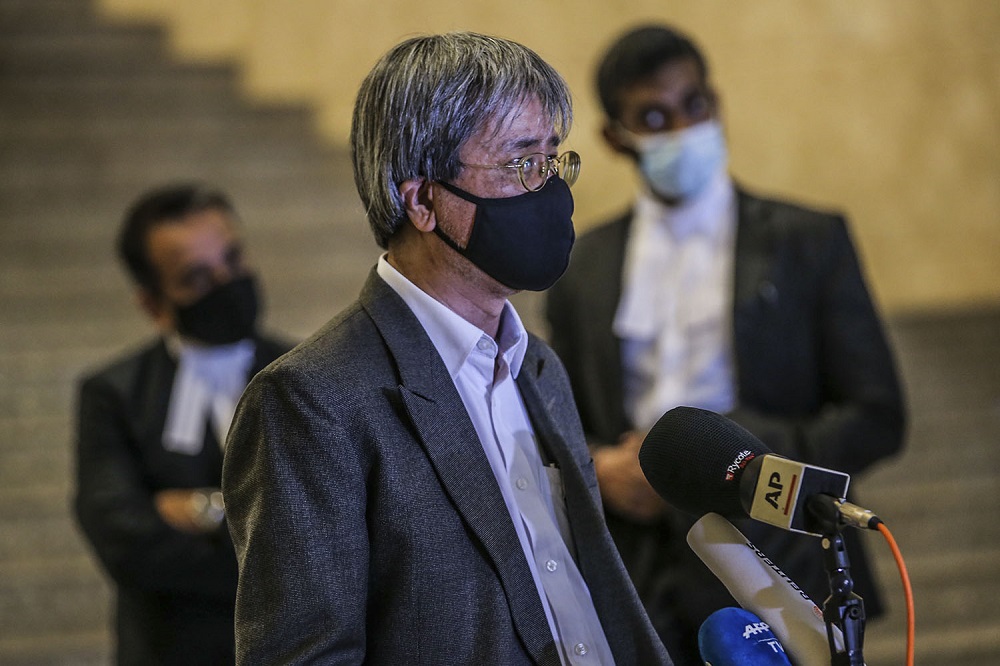 Malaysiakini editor-in-chief Steven Gan speaks to reporter at the Federal Court in Putrajaya February 19, 2021. u00e2u20acu2022 Picture by Hari Anggara