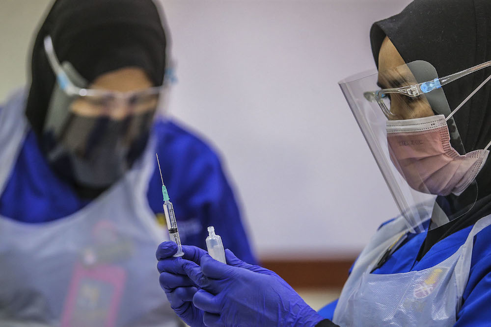 A health worker loads a syringe with a dose of the Pfizer-BioTech Covid-19 vaccine at the UiTM Hospital in Sungai Buloh March 2, 2021. u00e2u20acu2022 Picture by Hari Anggara