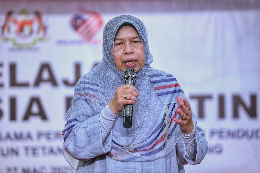 Housing and Local Government Minister Zuraida Kamaruddin speaks during a press conference in Ampang March 27, 2021. u00e2u20acu201d Picture by Ahmad Zamzahuri