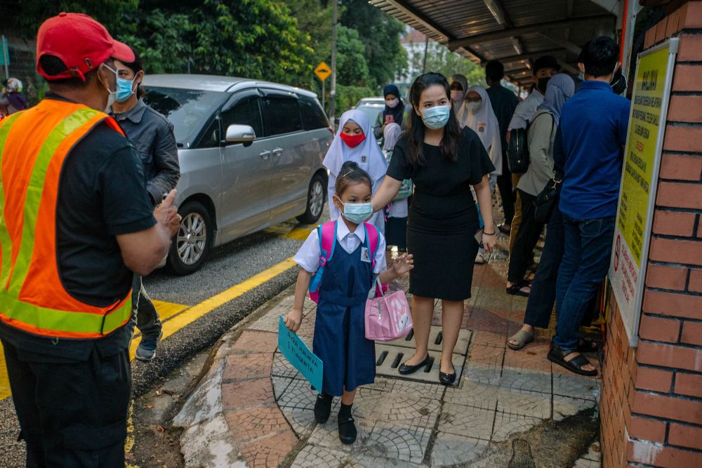 Sekolah Kebangsaan Convent (2) Bukit Nanas students return to school in Kuala Lumpur March 1, 2021. u00e2u20acu201d Picture by Firdaus Latif