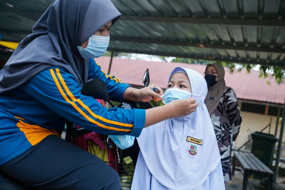 A Sekolah Kebangsaan Penaga student gets ready to return to school in Penang March 1, 2021. u00e2u20acu201d Picture by Sayuti Zainudin