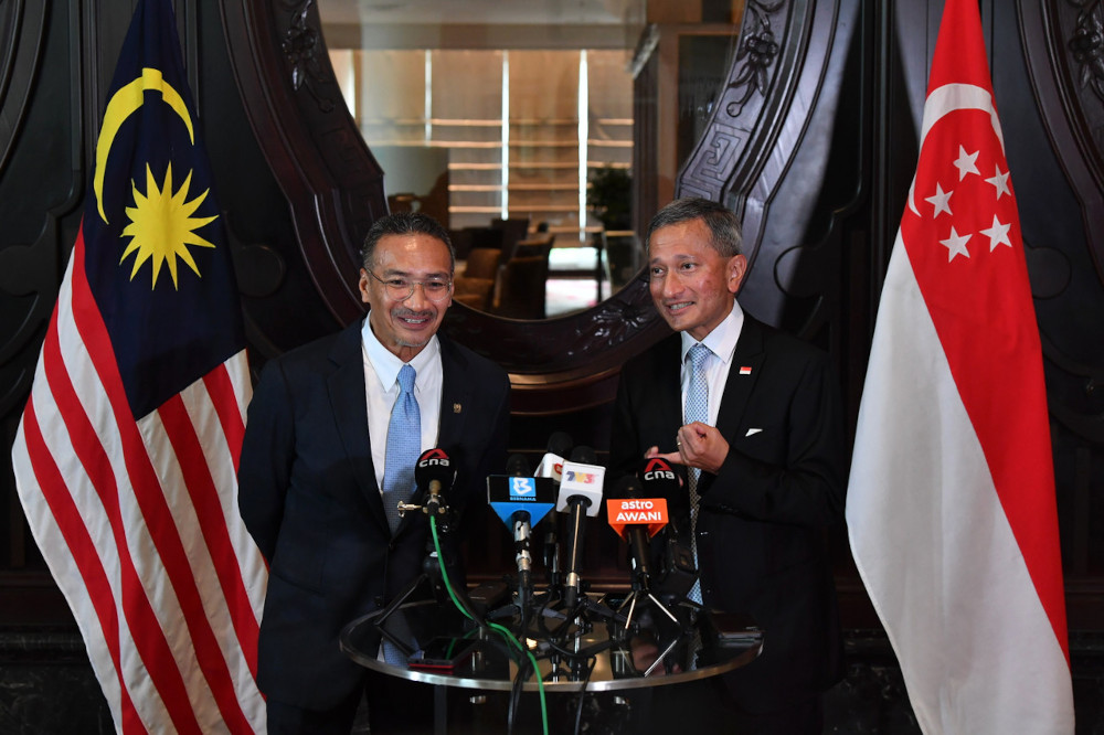 Malaysian Foreign Minister Hishammuddin Hussein with his Singapore counterpart Dr Vivian Balakrishnan hold a joint press conference after a bilateral meeting in Putrajaya, March 23, 2021. u00e2u20acu201d Bernama pic 
