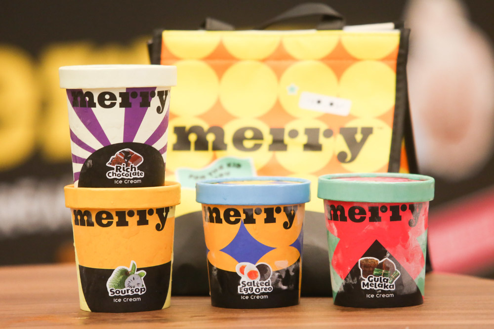 Merry Ice Cream的产品有多达60种口味，其中包括马六甲椰糖和咸蛋奥利奥。-Choo Choy May摄-