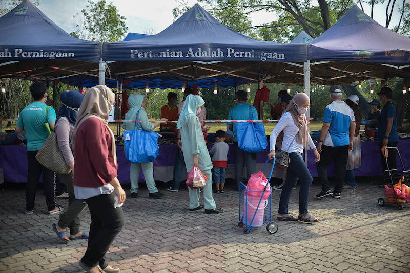 People lining up at a bazaar in Shah Alam March 14, 2021. u00e2u20acu201d Picture by Miera Zulyana
