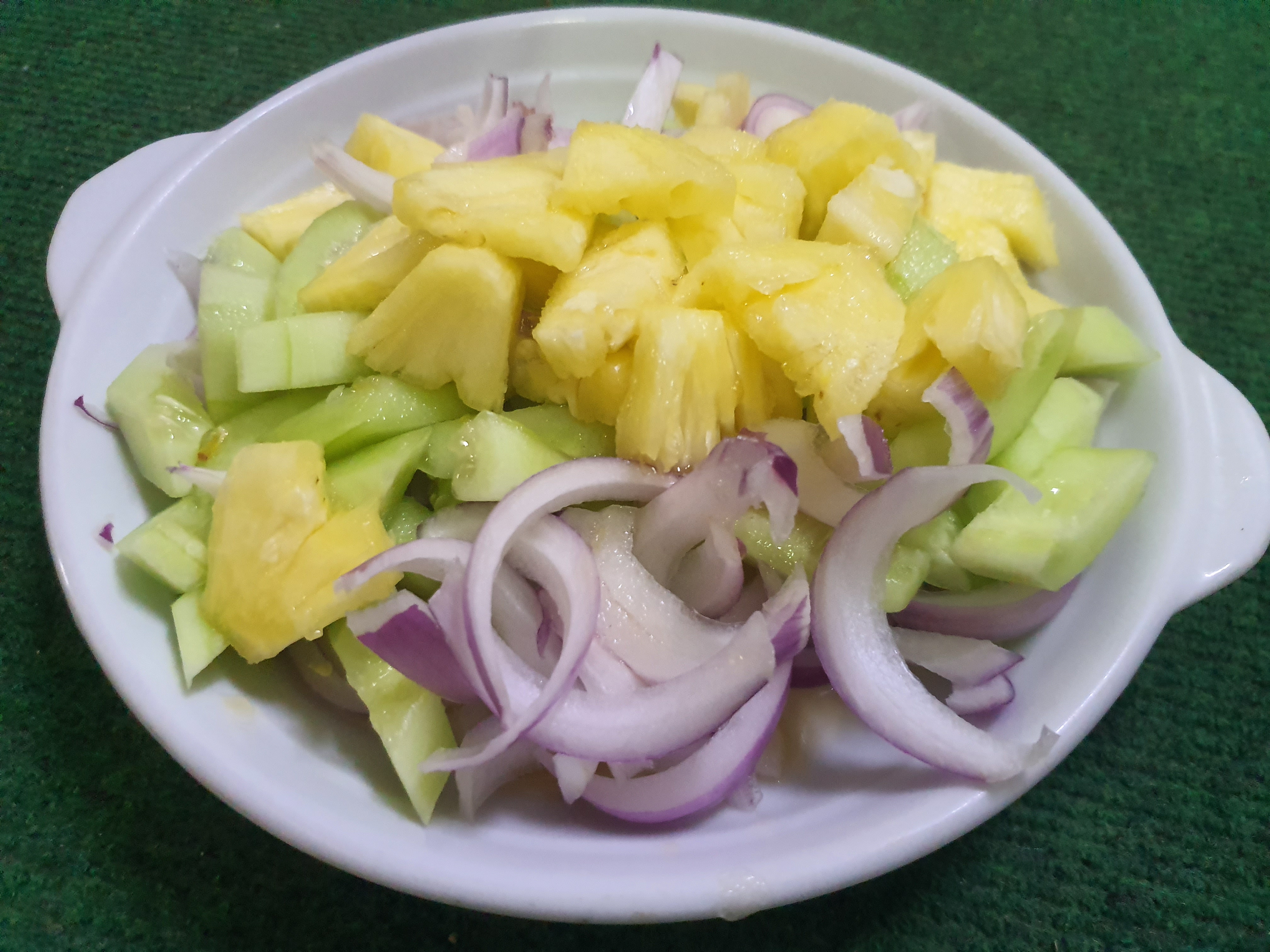 凉拌洋葱黄梨。-营养师黄晓洁提供-