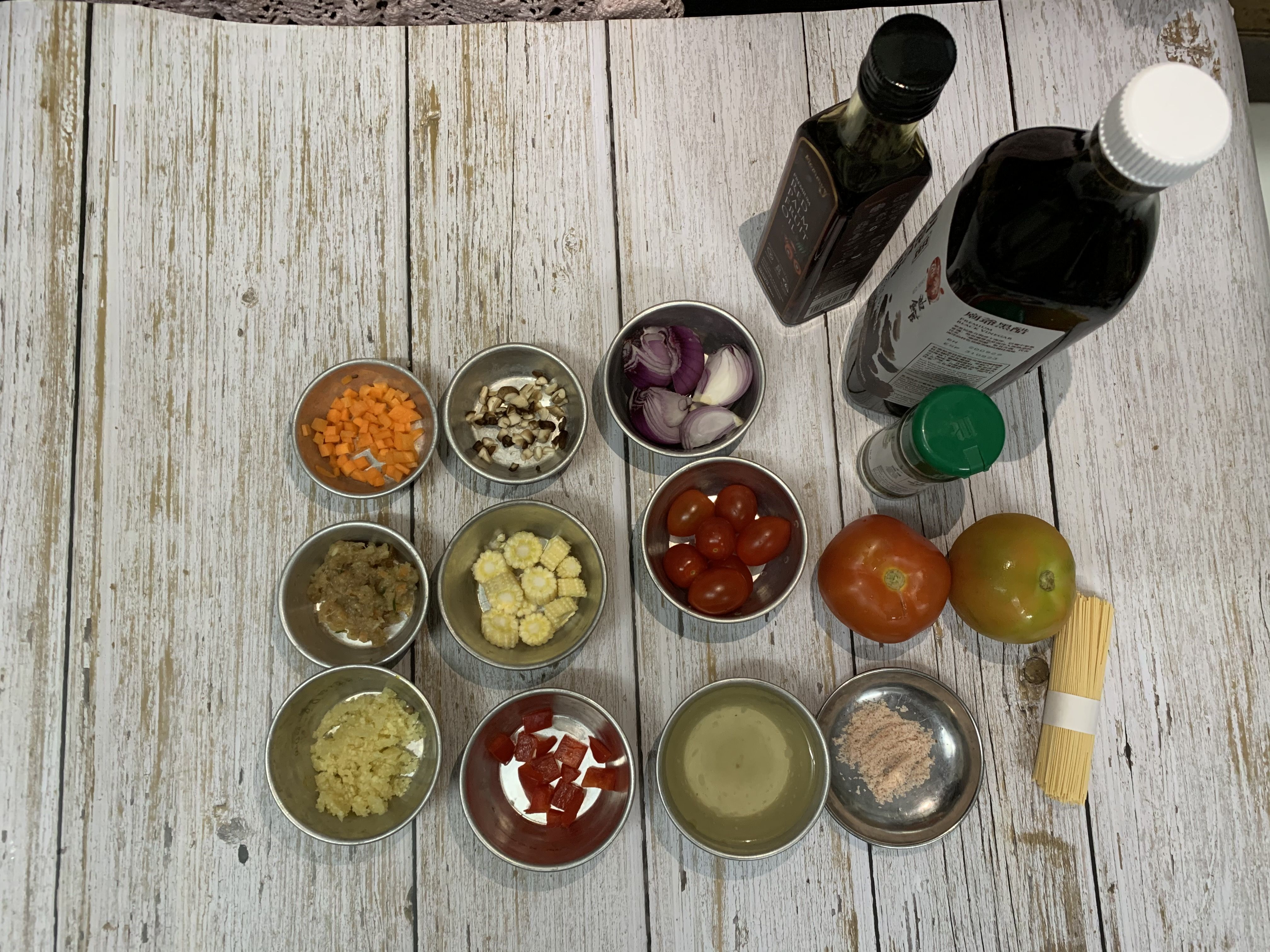 便当B所需要的食材。邝淑婷提供-