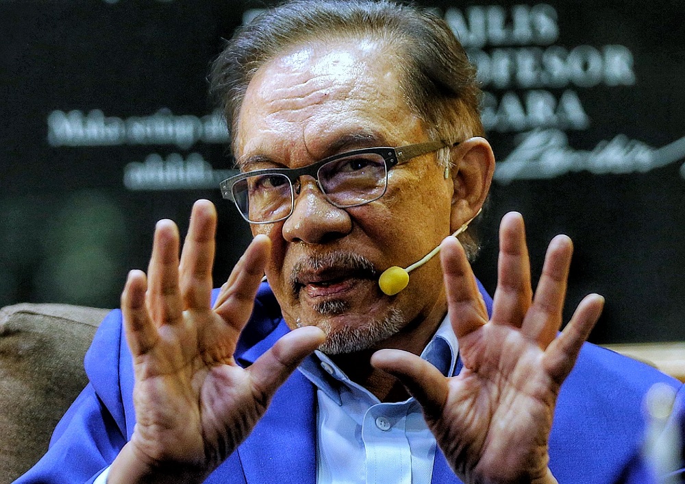 Datuk Seri Anwar Ibrahim speaks during the u00e2u20acu02dcBicara Tokohu00e2u20acu2122 programme in Kajang April 10, 2021. u00e2u20acu2022 Picture by Ahmad Zamzahuri