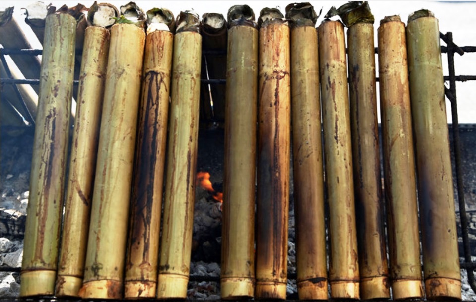 带着竹子香味的竹筒饭，如果搭配咖哩或仁当，真是人间美味。-马新社-